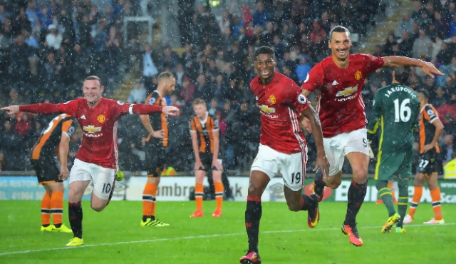 Manchester United venció en la hora al Hull City de Abel Hernández