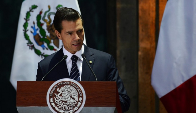 Peña Nieto realizó plagio en su tesis, reconoce su universidad