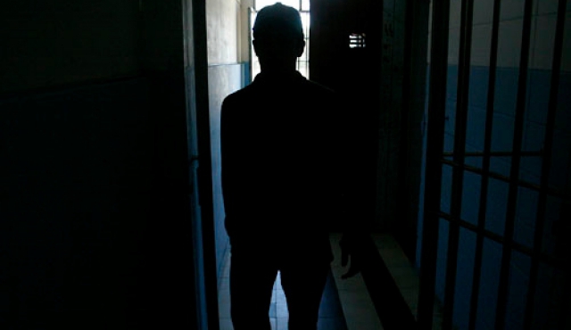 Atención médica de adolescentes recluidos “al borde de la omisión”