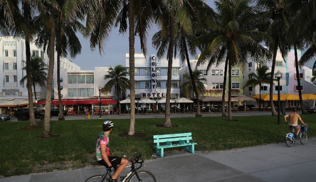 Multas y desalojos en Miami Beach en arremetida contra alquileres de Airbnb