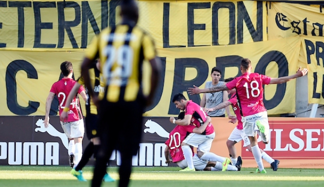 Wanderers y Nacho González aleccionan a Peñarol 