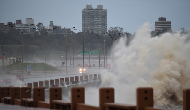 Temporal deja un muerto y destrozos en zonas costeras