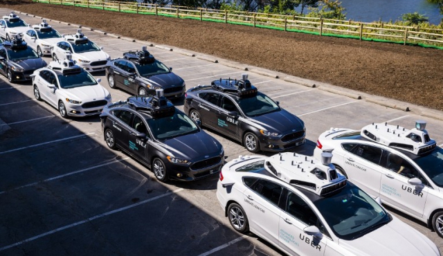 Uber lanza servicio de vehículos sin conductor en EEUU