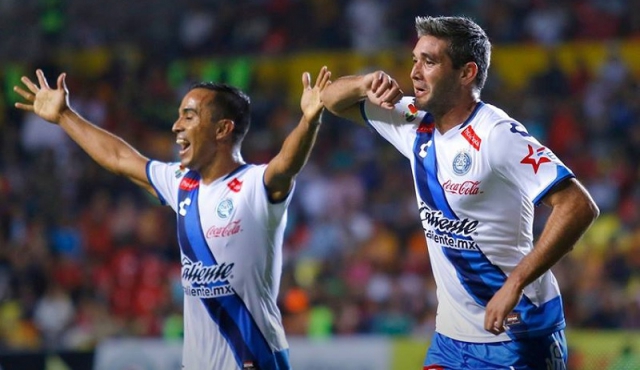 Tres goles de Navarro para un triunfo épico de Puebla
