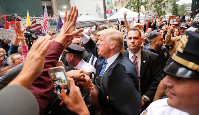 Trump en graves dificultades tras difusión de declaraciones misóginas