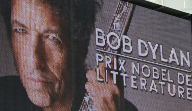 Académico sueco criticó “la arrogancia” de Bob Dylan por su silencio sobre el Nobel