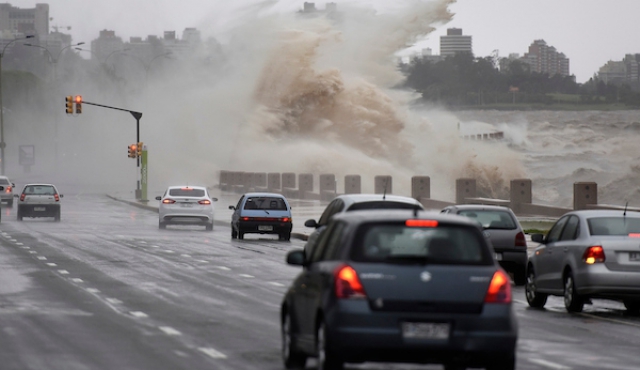 Advertencia naranja por tormentas fuertes este martes y miércoles