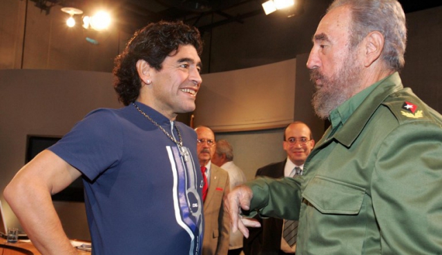 Maradona llora a Fidel Castro, su “segundo padre“