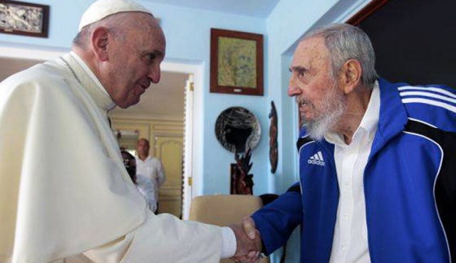 La Iglesia, de opositora de Fidel a compañera de viaje de Raúl Castro