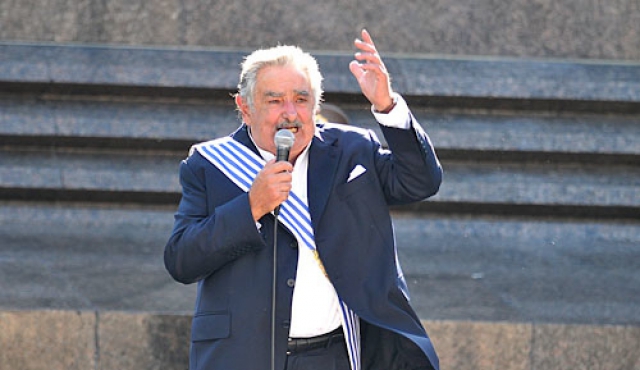 Las veces que Mujica jugó para Casal