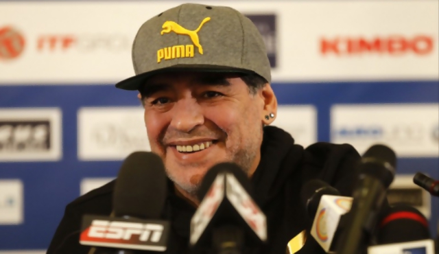 Maradona visita Nápoles para actuar en una obra sobre él