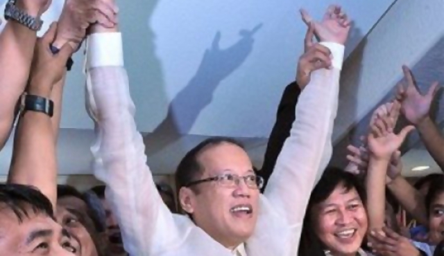 Otro Aquino preside Filipinas