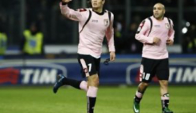 Presidente de Palermo anuncia traspaso de Cavani al Tottenham