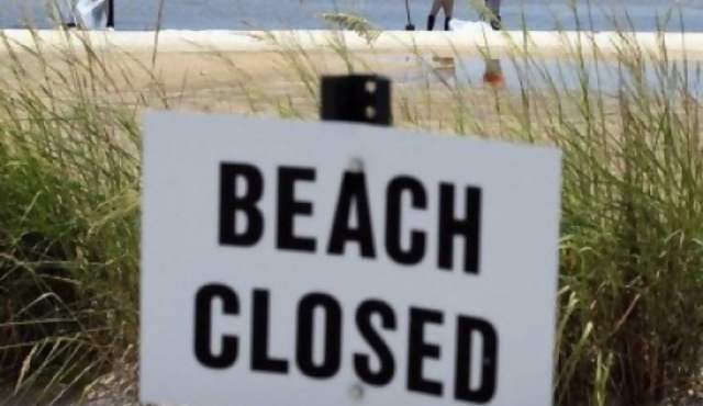 Colocan otro embudo en la fuga de petróleo