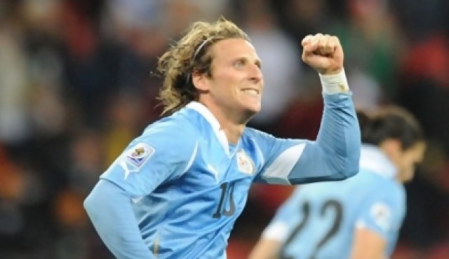 Forlán hizo el mejor gol del Mundial 