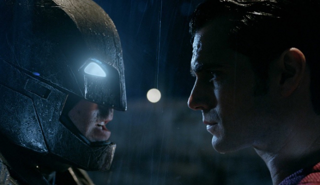Batman vs. Superman y el documental contra Hillary empatan en los premios anti Óscar