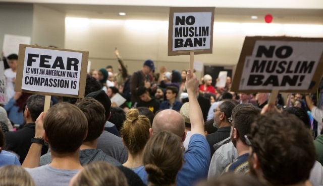 Decreto de Trump bloquea a pasajeros en aeropuertos de varios países