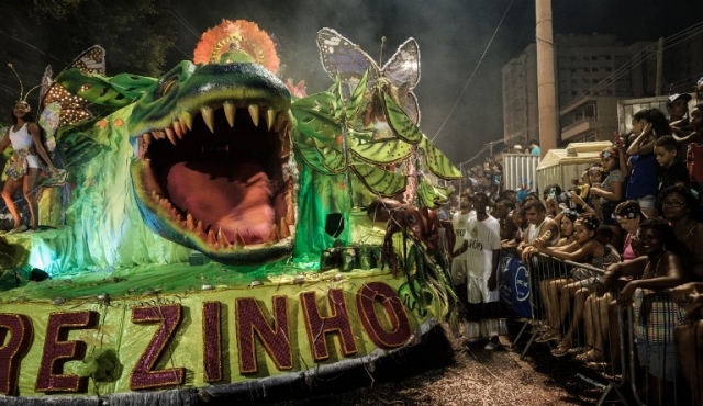 Cadena de accidentes cuestiona el gigantismo de los desfiles de Rio