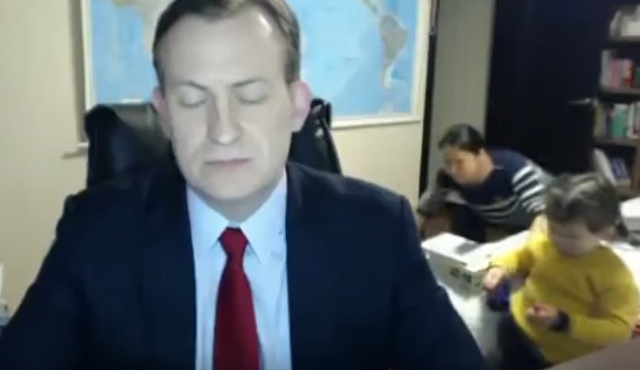 La historia detrás del video del analista interrumpido por sus hijos mientras salía en la BBC