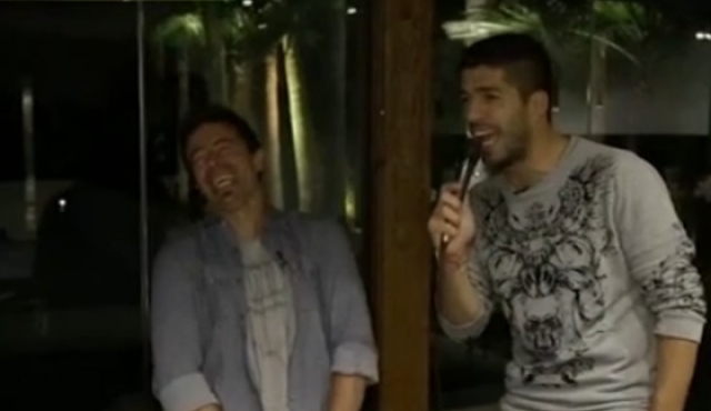 Suárez cantó La Mano de Dios