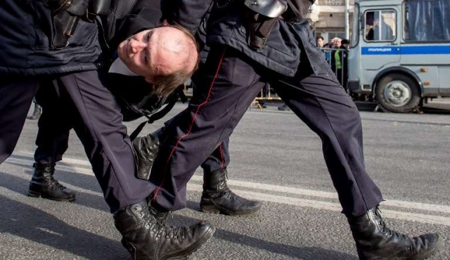 Más de 700 detenidos en una protesta contra la corrupción en Moscú