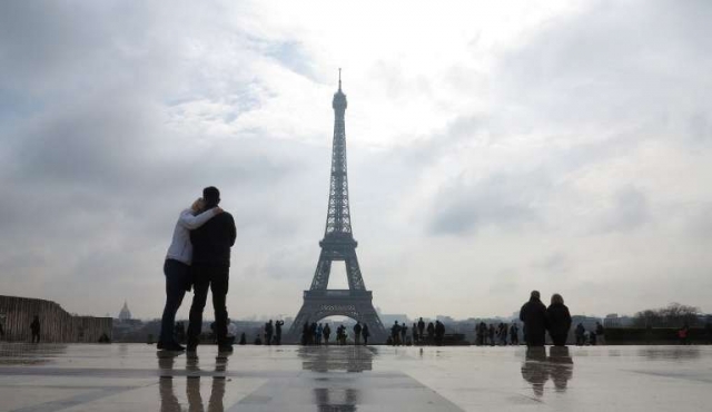 La Torre Eiffel se dota de un cristal blindado contra la “amenaza terrorista”