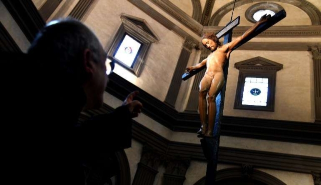 Crucifijo de Miguel Ángel perdido durante siglos, regresa a su iglesia en Florencia