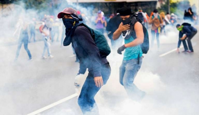 Maduro responsabiliza a Capriles por disturbios y saqueos