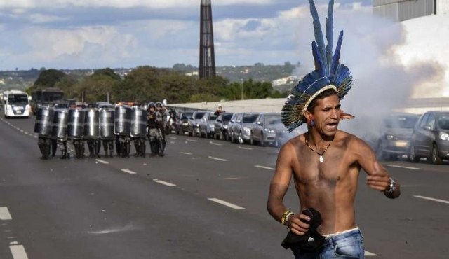 Indígenas latinos denunciaron en Brasil ofensiva contra sus tierras y sus derechos