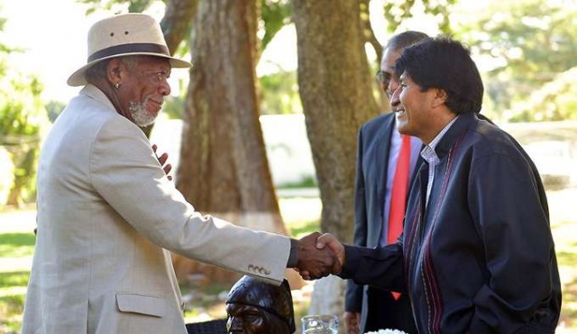 Morgan Freeman entrevistó a Evo Morales sobre su vida política
