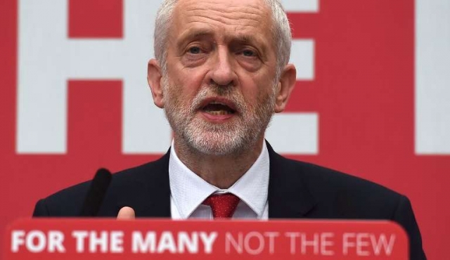 Laboristas británicos giran a la izquierda con programa “radical”