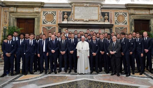 Papa Francisco pide a futbolistas que sean modelos de “lealtad”