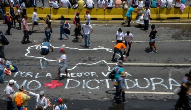 Violencia arrecia en protestas contra Maduro en Venezuela, y ya son 42 muertos