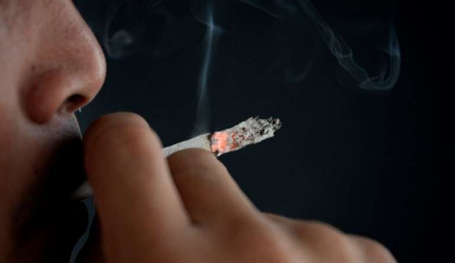 Debate por la cajilla plana de cigarrillos: entre el costo del Estado y comer mollejas