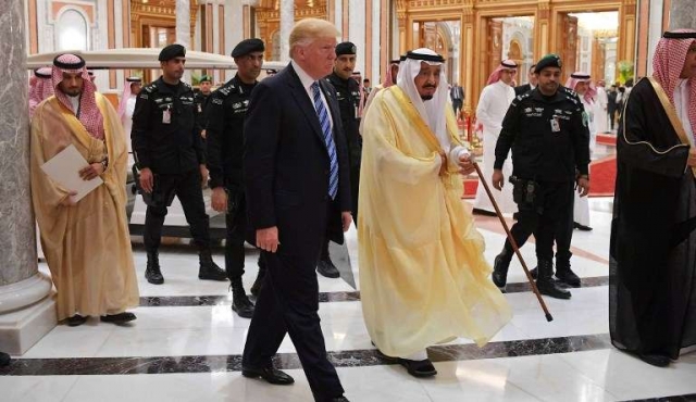 El baile de las espadas de Trump en Arabia