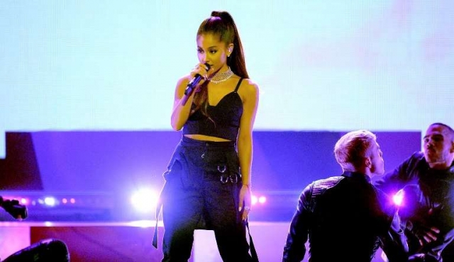 Ariana Grande promete dar un concierto benéfico en Mánchester