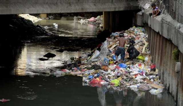 El plástico en los ríos es uno de los mayores contaminantes de océanos​