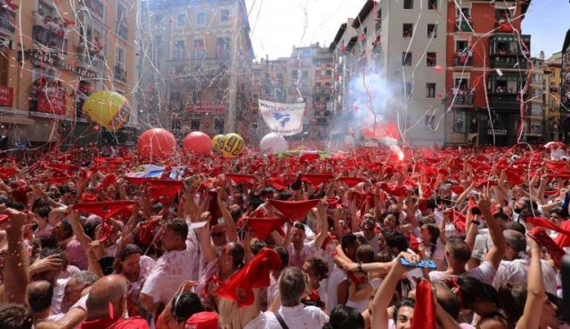 Comenzaron las fiestas taurinas de San Fermín en Pamplona