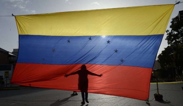 Oposición votará en plebiscito simbólico como ofensiva final contra Maduro