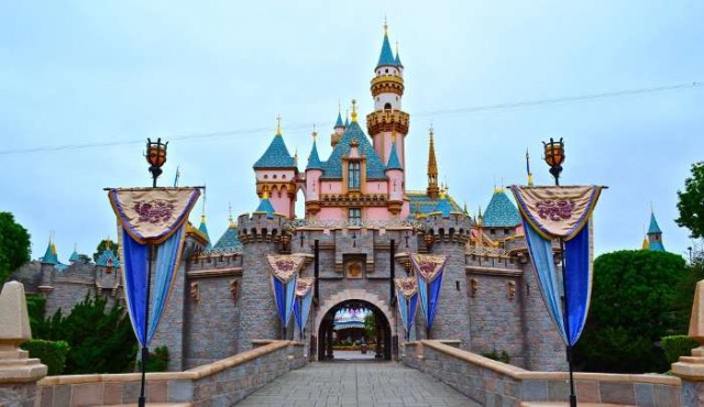 La Sirenita y Cenicienta no tienen para el alquiler en Disneylandia