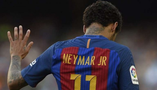 Neymar anuncia a sus compañeros que se va del Barcelona