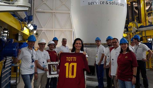 La última camiseta de Totti enviada al espacio