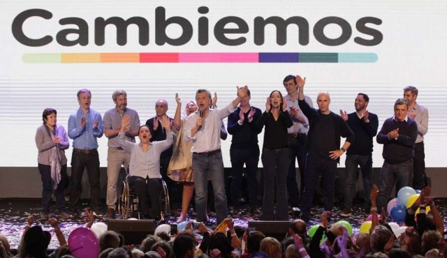 Macri rinde con éxito test de primaria legislativa argentina