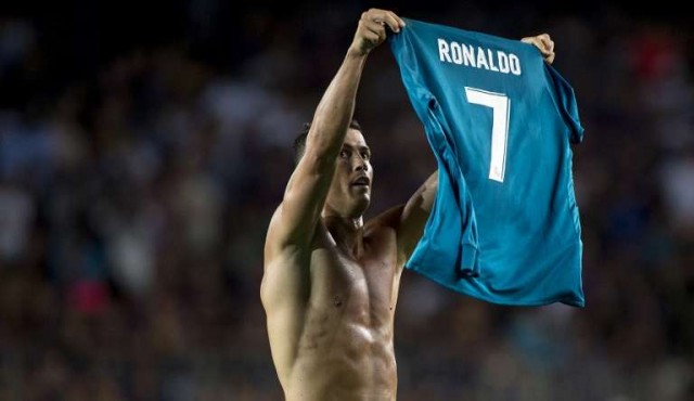 Real Madrid acaricia la Supercopa tras ganarle 3-1 al Barcelona