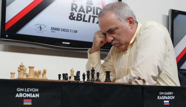Kasparov sufrió su primera derrota en su regreso al ajedrez