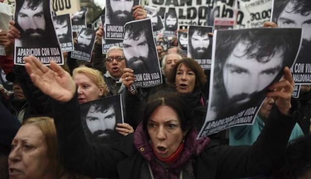 Argentina se moviliza a un mes de la desaparición de activista Santiago Maldonado