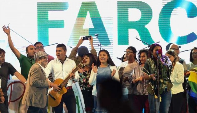 Las FARC se lanzan al ruedo político pidiendo perdón y gobierno de transición​