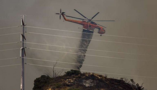 Incendio sin precedentes en Los Angeles con más de 500 viviendas evacuadas