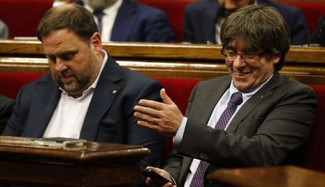 Parlamento catalán aprueba una ley para romper con España tras el referéndum