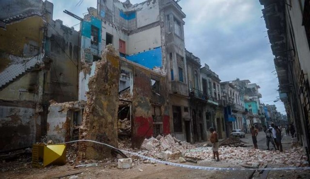 Irma golpea a Cuba y obliga a evacuar a más de 6 millones de personas en Florida